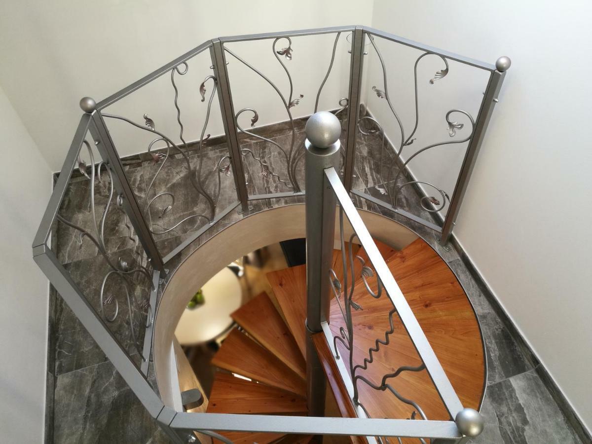 Apartments Aida Ровин Екстериор снимка