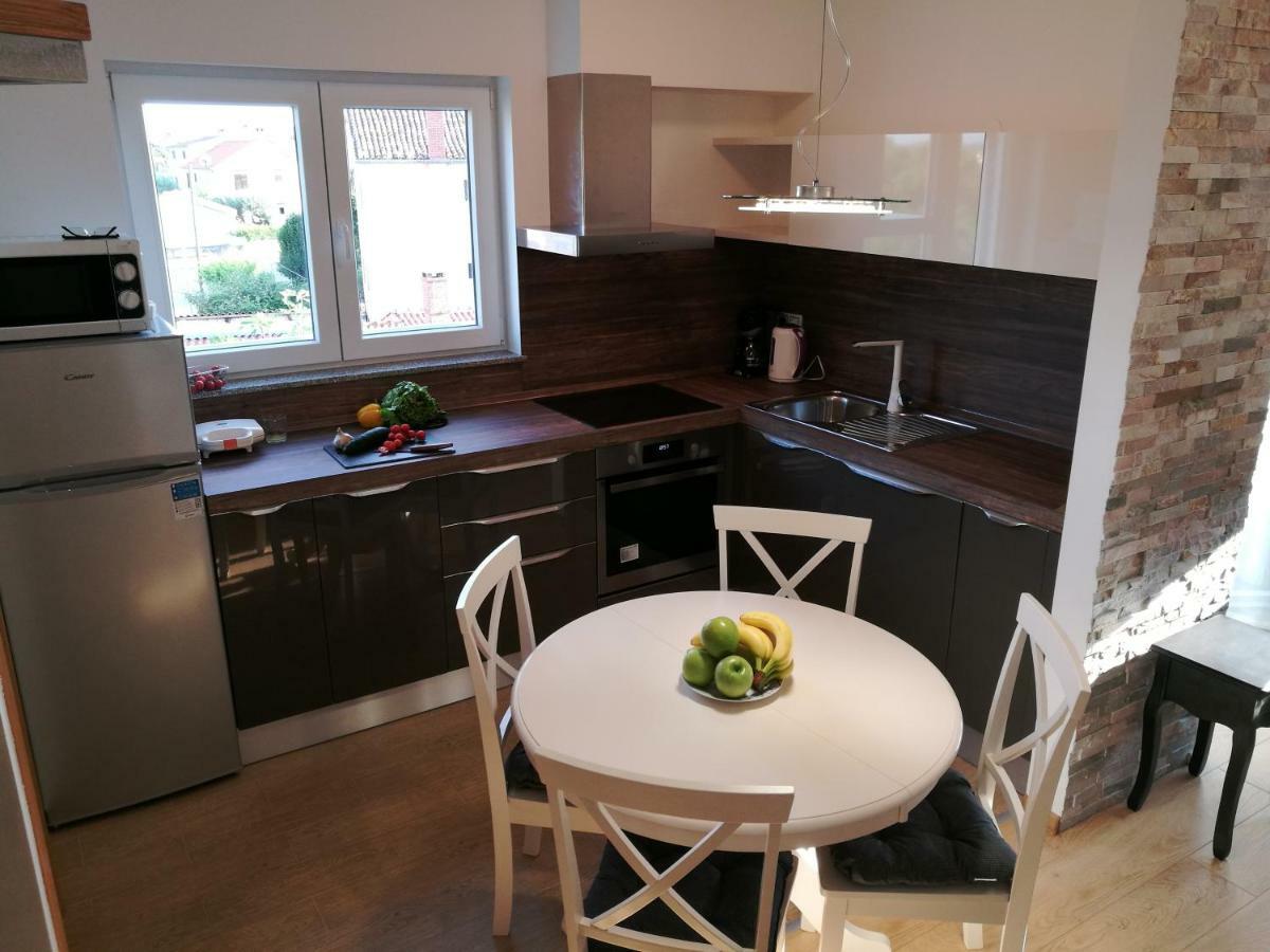 Apartments Aida Ровин Екстериор снимка